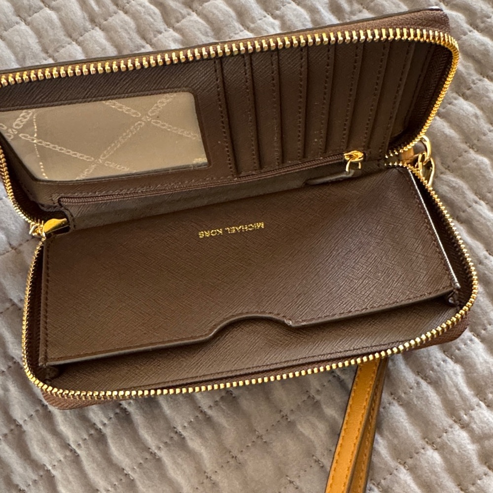 Michael Kors Wristlet Wallet - Picture 6 of 6